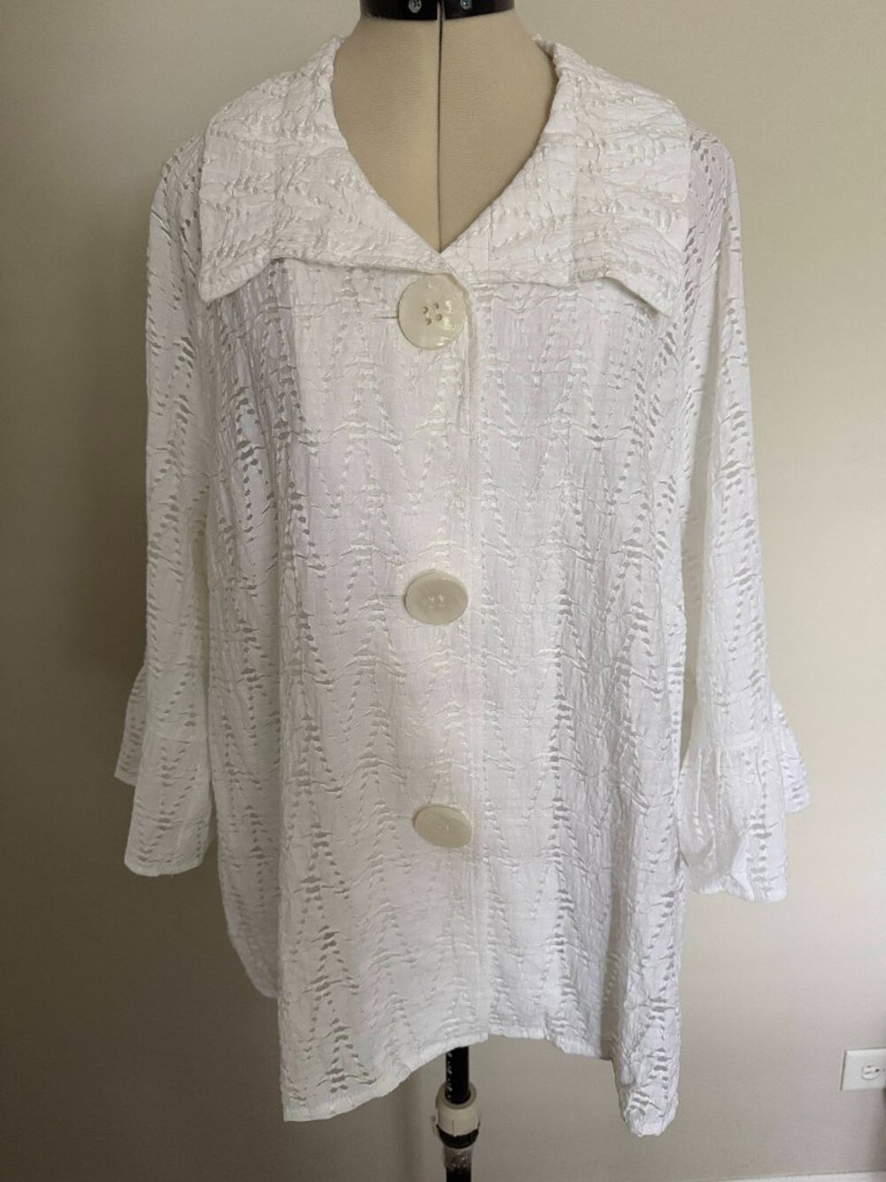 JM Collection white cardigan-blouse with,button,size XL